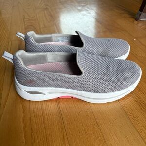 Skechers Go Walk Ultra Sneakers Arch Fit Grateful Shoes Taupe Coral Womens Sz 7